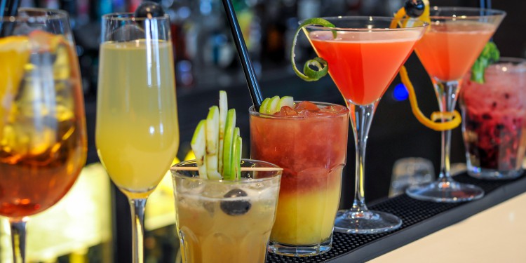 4 cócteles perfectos para el calor en vacaciones