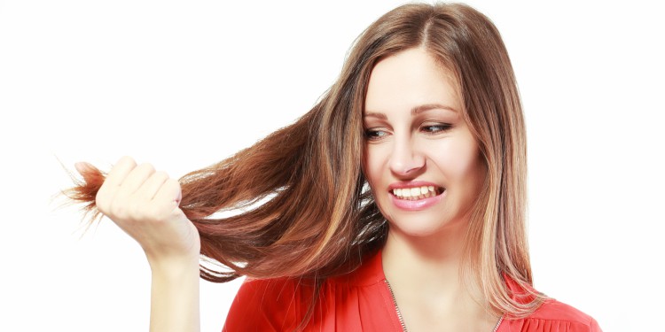 Cómo deshacerte del frizz en el cabello