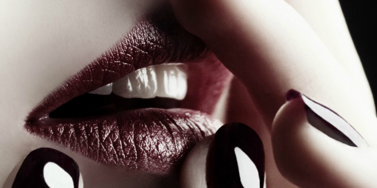 ¿Cómo elegir y usar el labial oscuro perfecto?