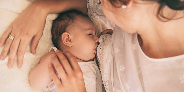 Lactancia materna e implantes mamarios, ¿polos opuestos?
